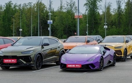 Lamborghini Huracán, 2019 год, 30 000 000 рублей, 14 фотография