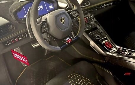 Lamborghini Huracán, 2019 год, 30 000 000 рублей, 16 фотография