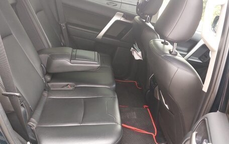 Toyota Land Cruiser Prado 150 рестайлинг 2, 2021 год, 7 200 000 рублей, 9 фотография