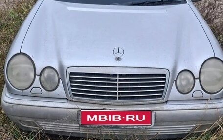 Mercedes-Benz E-Класс, 1998 год, 400 000 рублей, 1 фотография