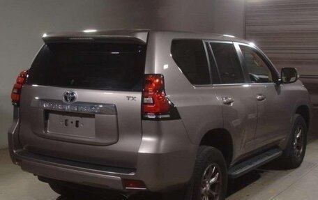 Toyota Land Cruiser Prado 150 рестайлинг 2, 2017 год, 3 950 000 рублей, 3 фотография
