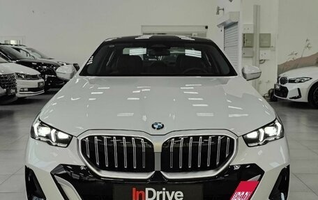 BMW 5 серия, 2024 год, 9 099 000 рублей, 2 фотография