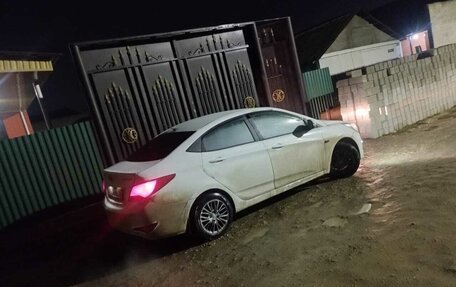 Hyundai Solaris II рестайлинг, 2011 год, 700 000 рублей, 8 фотография