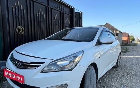 Hyundai Solaris II рестайлинг, 2011 год, 700 000 рублей, 10 фотография