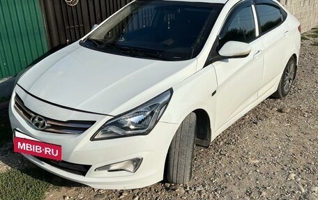 Hyundai Solaris II рестайлинг, 2011 год, 700 000 рублей, 15 фотография