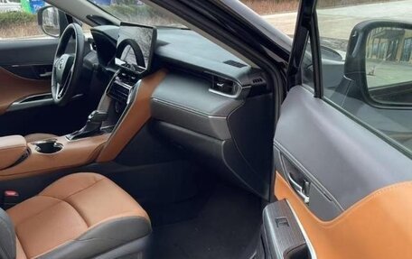 Toyota Venza, 2022 год, 2 850 000 рублей, 19 фотография
