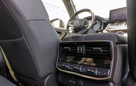 Toyota Land Cruiser, 2021 год, 10 300 000 рублей, 31 фотография
