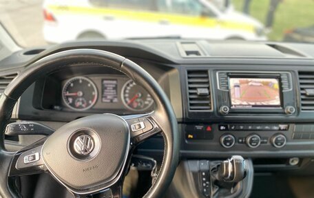 Volkswagen Caravelle T6 рестайлинг, 2017 год, 2 850 000 рублей, 5 фотография