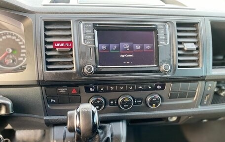Volkswagen Caravelle T6 рестайлинг, 2017 год, 2 850 000 рублей, 10 фотография