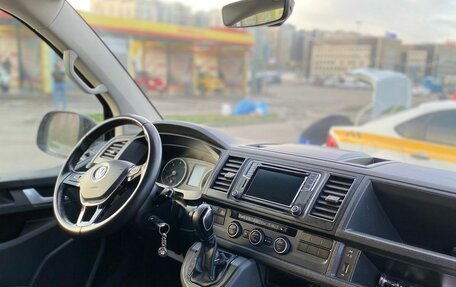 Volkswagen Caravelle T6 рестайлинг, 2017 год, 2 850 000 рублей, 16 фотография