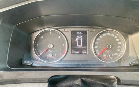 Volkswagen Caravelle T6 рестайлинг, 2017 год, 2 850 000 рублей, 23 фотография