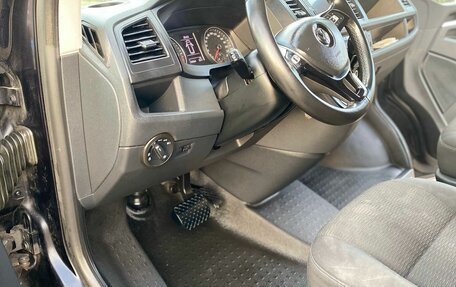 Volkswagen Caravelle T6 рестайлинг, 2017 год, 2 850 000 рублей, 22 фотография