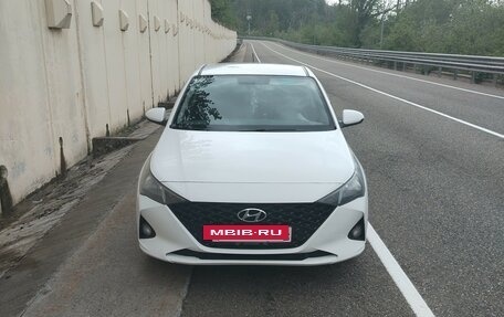 Hyundai Solaris II рестайлинг, 2021 год, 1 550 000 рублей, 2 фотография