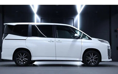 Toyota Voxy, 2022 год, 3 200 060 рублей, 4 фотография
