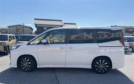 Toyota Noah, 2022 год, 2 200 060 рублей, 8 фотография