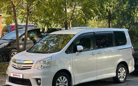 Toyota Noah III, 2012 год, 1 650 000 рублей, 4 фотография