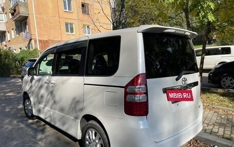 Toyota Noah III, 2012 год, 1 650 000 рублей, 6 фотография