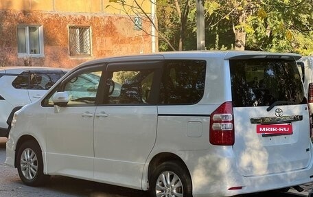Toyota Noah III, 2012 год, 1 650 000 рублей, 5 фотография