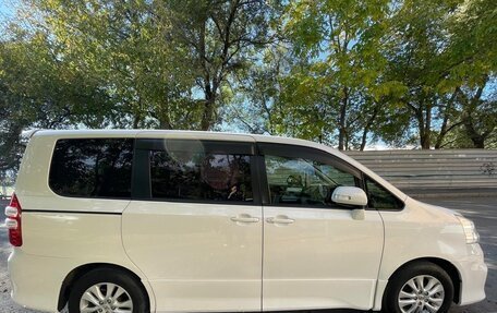 Toyota Noah III, 2012 год, 1 650 000 рублей, 10 фотография