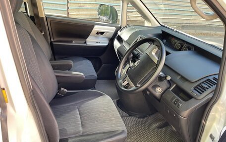Toyota Noah III, 2012 год, 1 650 000 рублей, 18 фотография