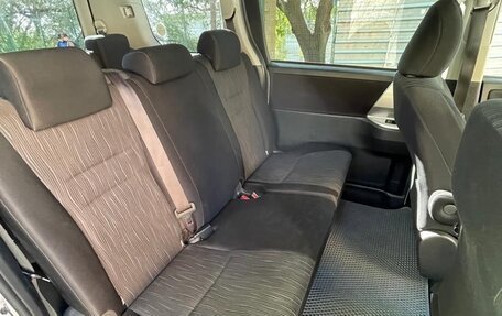 Toyota Noah III, 2012 год, 1 650 000 рублей, 15 фотография