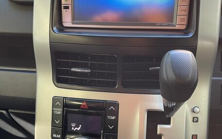 Toyota Noah III, 2012 год, 1 650 000 рублей, 22 фотография