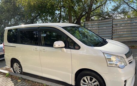 Toyota Noah III, 2012 год, 1 650 000 рублей, 11 фотография