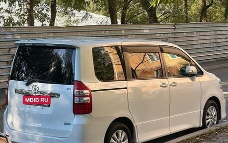 Toyota Noah III, 2012 год, 1 650 000 рублей, 9 фотография