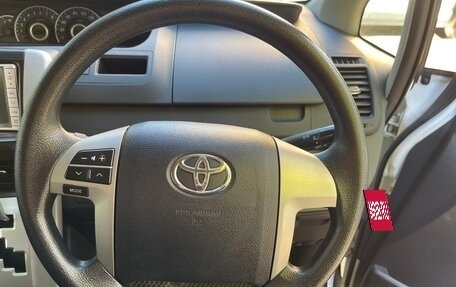 Toyota Noah III, 2012 год, 1 650 000 рублей, 20 фотография