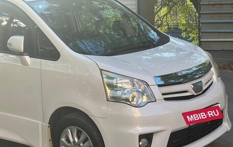 Toyota Noah III, 2012 год, 1 650 000 рублей, 12 фотография