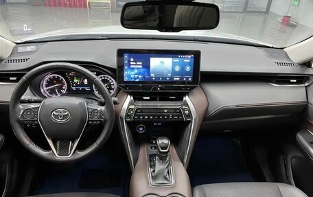 Toyota Harrier, 2022 год, 2 980 000 рублей, 9 фотография