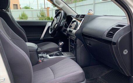 Toyota Land Cruiser Prado 150 рестайлинг 2, 2021 год, 6 050 000 рублей, 8 фотография