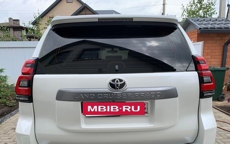 Toyota Land Cruiser Prado 150 рестайлинг 2, 2021 год, 6 050 000 рублей, 5 фотография