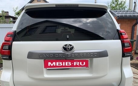 Toyota Land Cruiser Prado 150 рестайлинг 2, 2021 год, 6 050 000 рублей, 12 фотография
