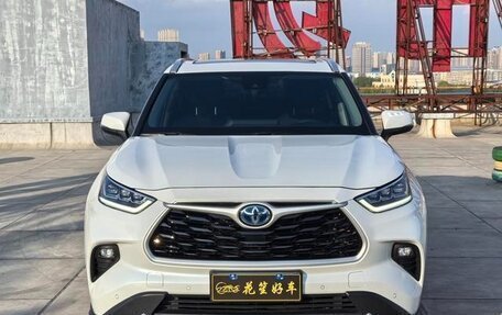 Toyota Highlander, 2022 год, 3 300 100 рублей, 2 фотография
