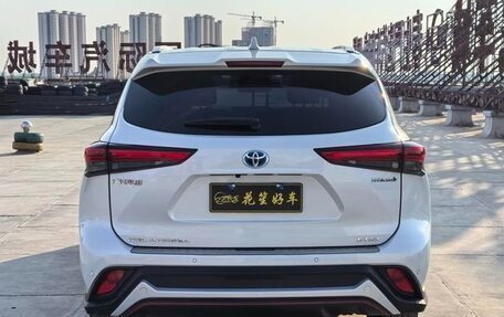 Toyota Highlander, 2022 год, 3 300 100 рублей, 7 фотография