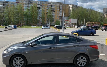 Hyundai Solaris II рестайлинг, 2011 год, 500 000 рублей, 2 фотография