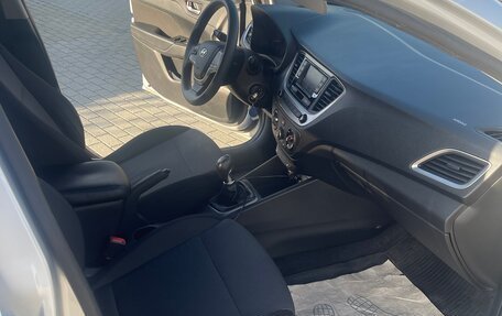 Hyundai Solaris II рестайлинг, 2018 год, 1 050 000 рублей, 8 фотография