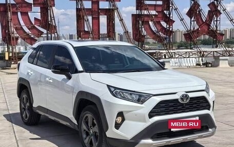 Toyota RAV4, 2022 год, 2 920 000 рублей, 3 фотография