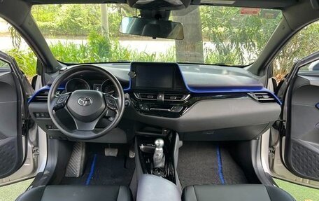 Toyota C-HR I рестайлинг, 2022 год, 1 900 000 рублей, 15 фотография