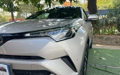 Toyota C-HR I рестайлинг, 2022 год, 1 900 000 рублей, 7 фотография
