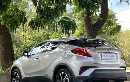 Toyota C-HR I рестайлинг, 2022 год, 1 900 000 рублей, 6 фотография