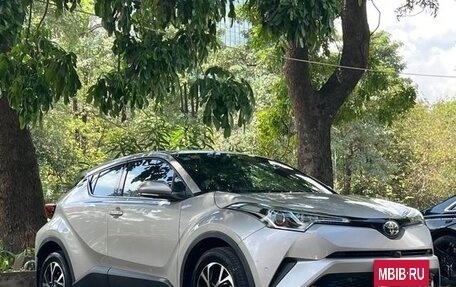 Toyota C-HR I рестайлинг, 2022 год, 1 900 000 рублей, 3 фотография
