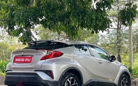 Toyota C-HR I рестайлинг, 2022 год, 1 900 000 рублей, 4 фотография