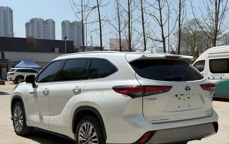 Toyota Highlander, 2022 год, 3 219 999 рублей, 4 фотография
