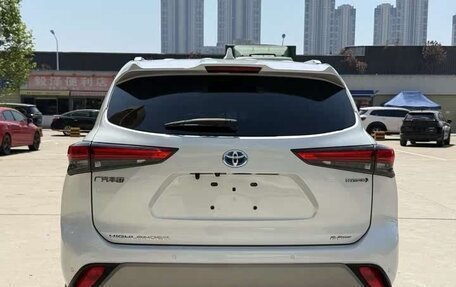 Toyota Highlander, 2022 год, 3 219 999 рублей, 5 фотография