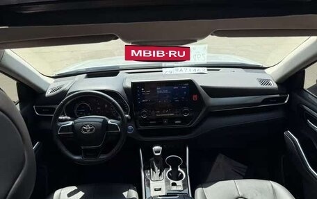 Toyota Highlander, 2022 год, 3 219 999 рублей, 7 фотография