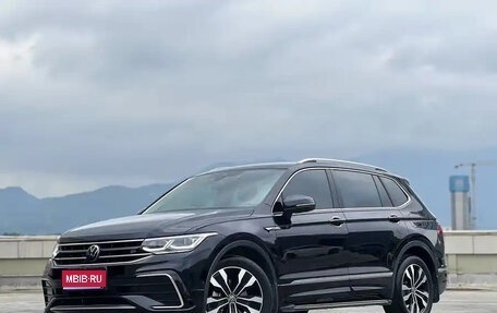 Volkswagen Tiguan II, 2022 год, 2 630 000 рублей, 1 фотография