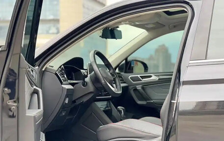 Volkswagen Tiguan II, 2022 год, 2 630 000 рублей, 6 фотография
