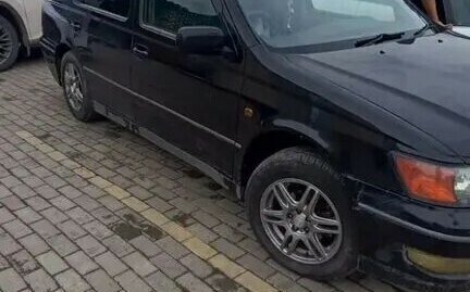 Toyota Vista V30, 1998 год, 445 000 рублей, 3 фотография